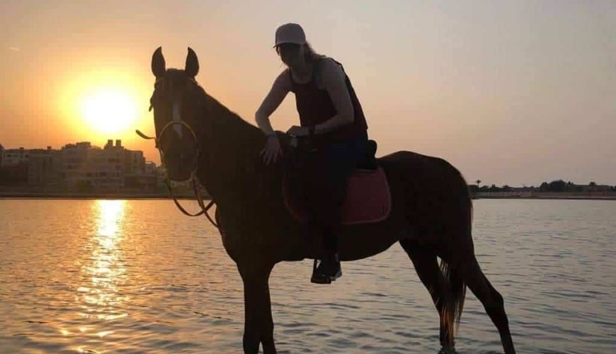 Équitation à Hurghada | Balade à Cheval Désert & Mer Rouge